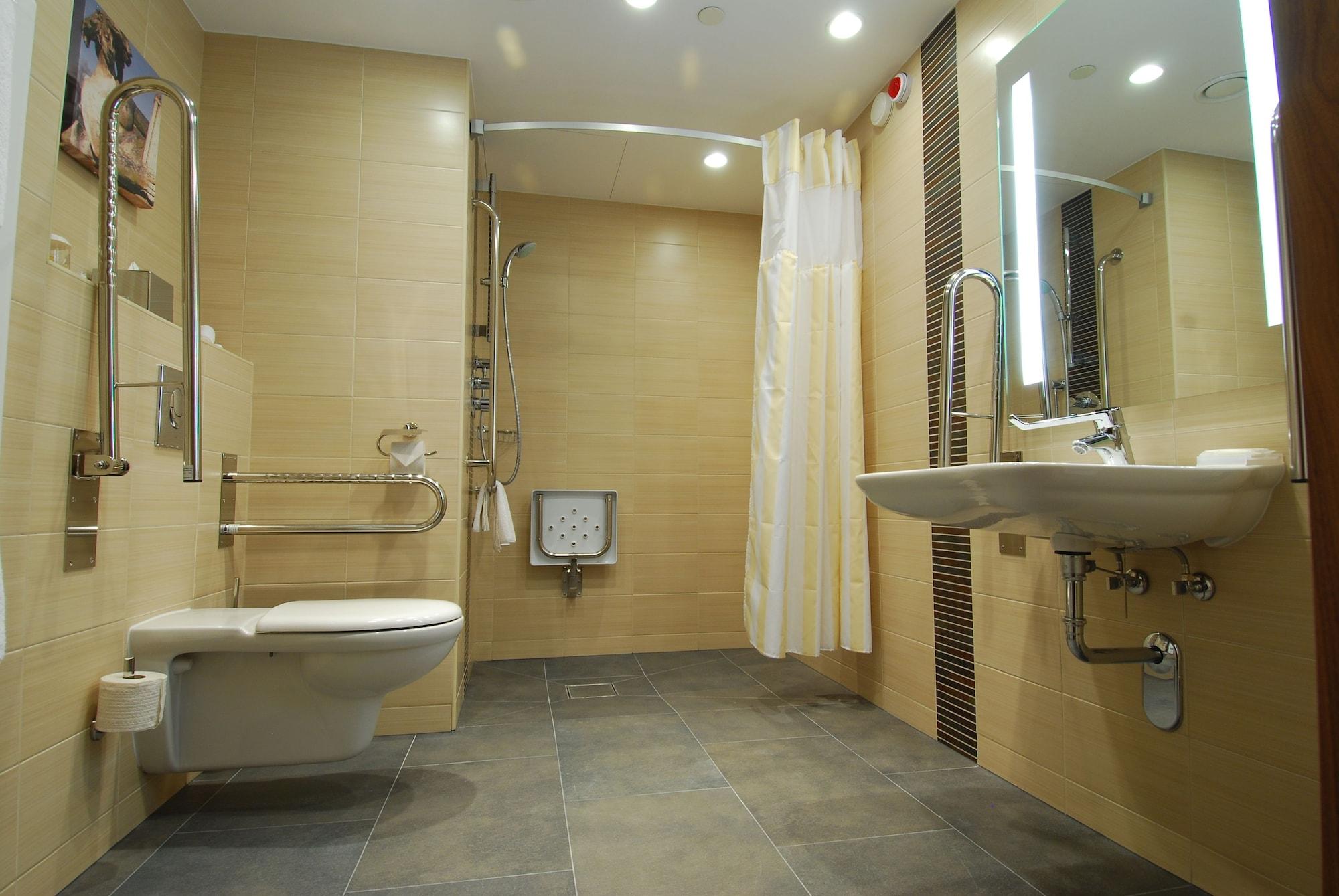 Hilton Garden 4*