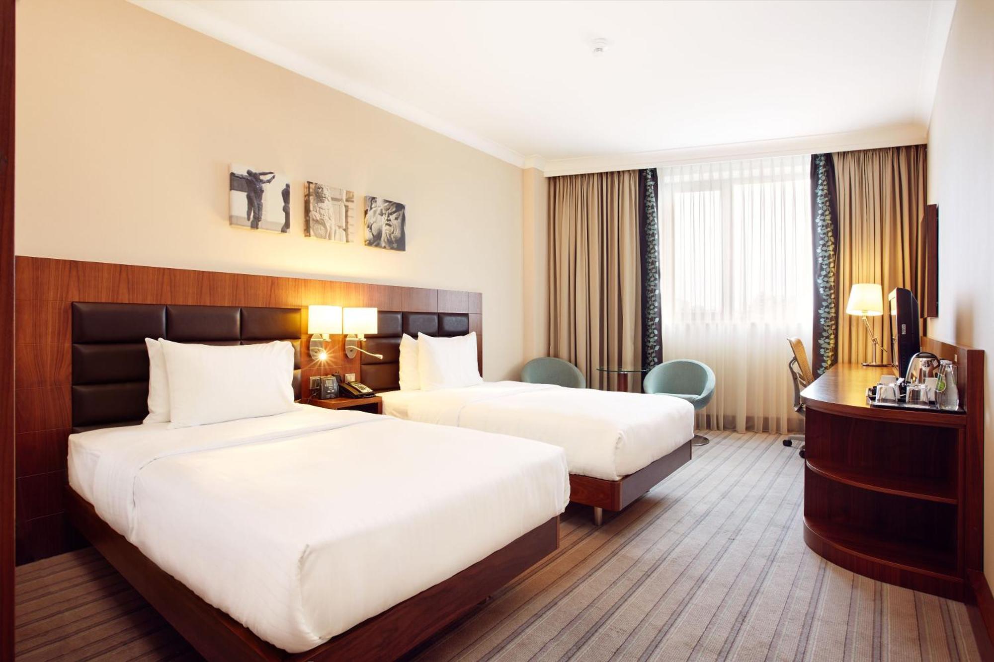 Hilton Garden Hotel 4*