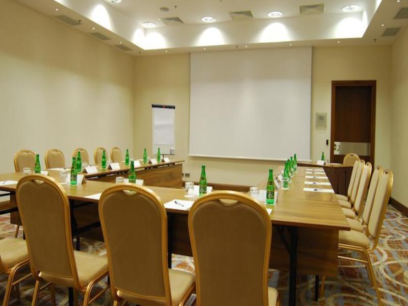 Hilton Garden Hotel 4*